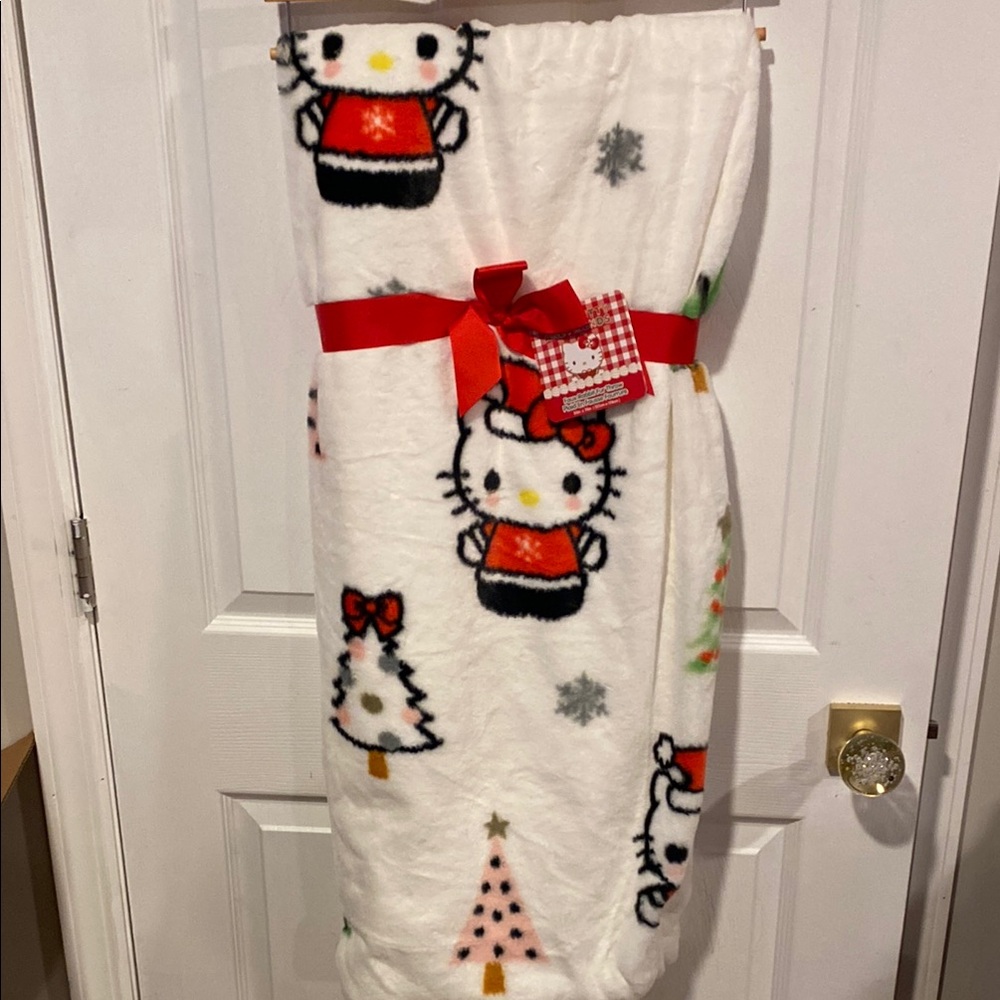 BNWT HELLO KITTY Viral Christmas Tree Faux Rabbit Fur Throw Blanket